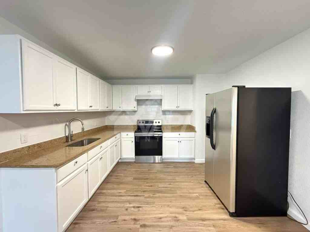 307 Castle Ct - Photo 7 of 19