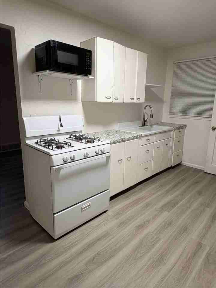 325 8th St #327 - Photo 5 of 11