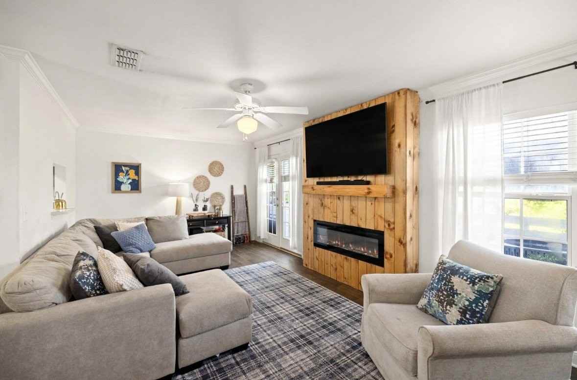 759 Majestic Dr - Photo 2 of 19