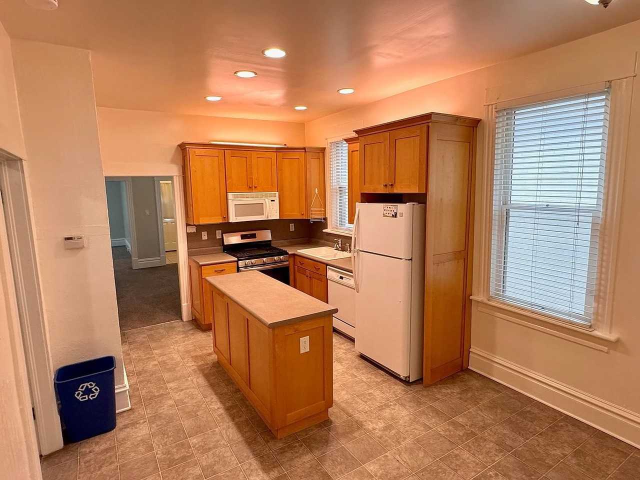 262 S Ivan Ct - Photo 3 of 13