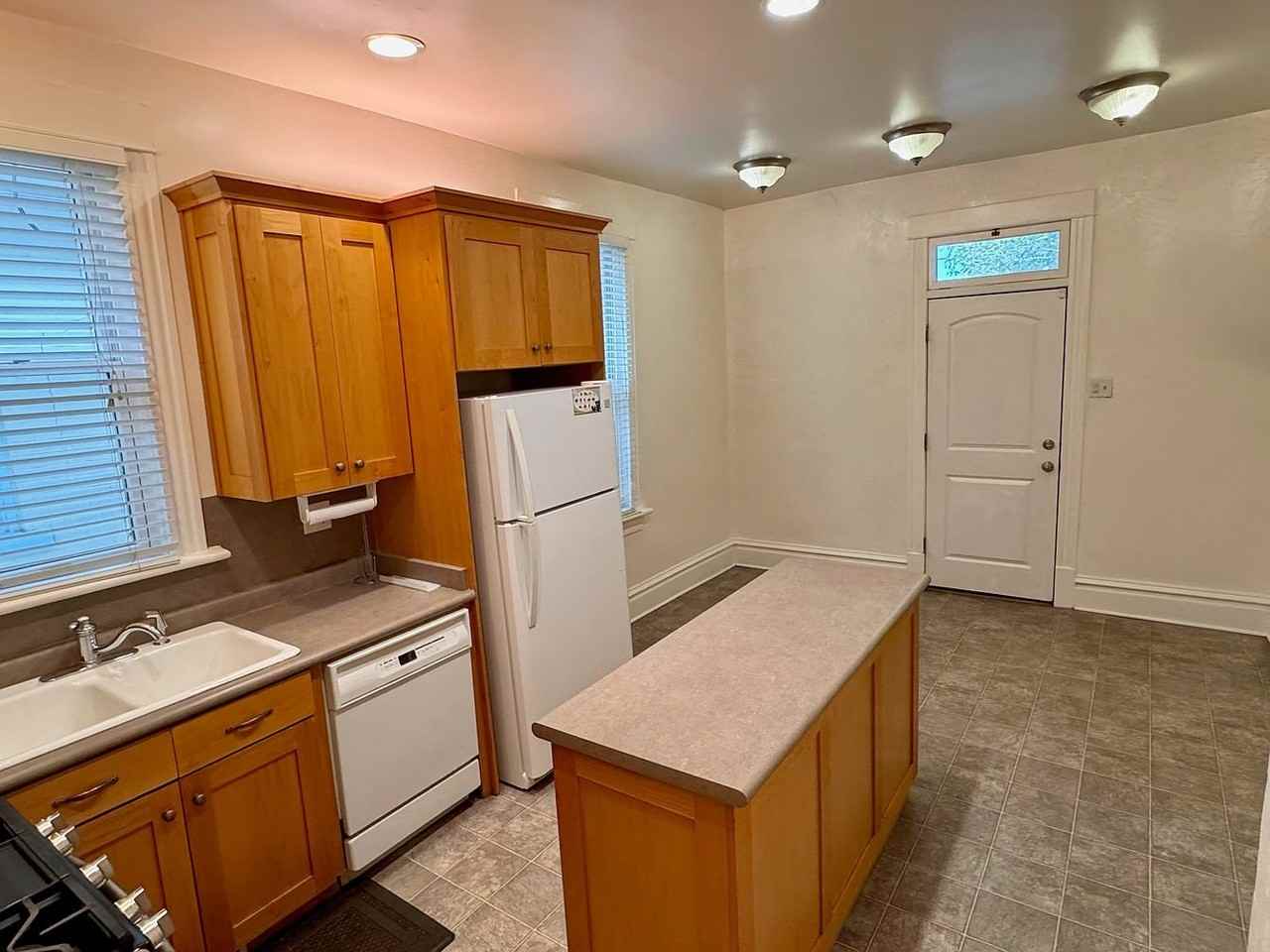 262 S Ivan Ct - Photo 4 of 13