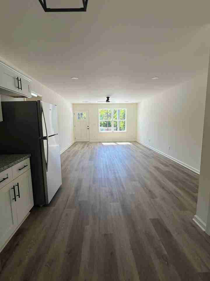 933 S Mccrary St #1 - Photo 3 of 10