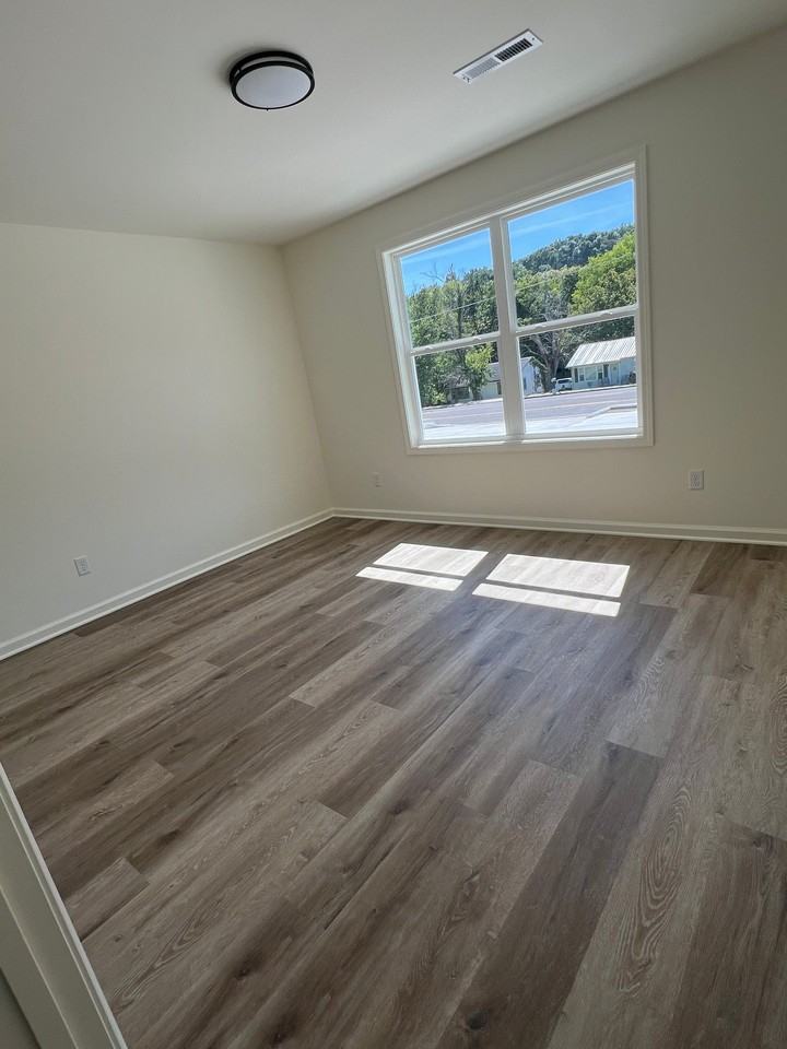 933 S Mccrary St #1 - Photo 6 of 10