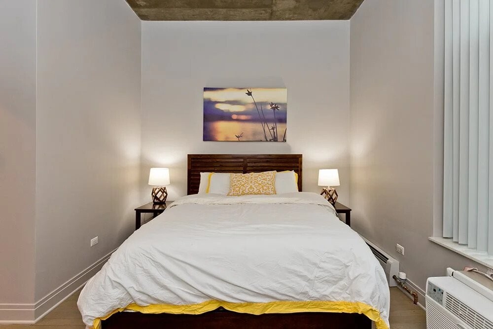 4611 N Clarendon Ave - Photo 3 of 7