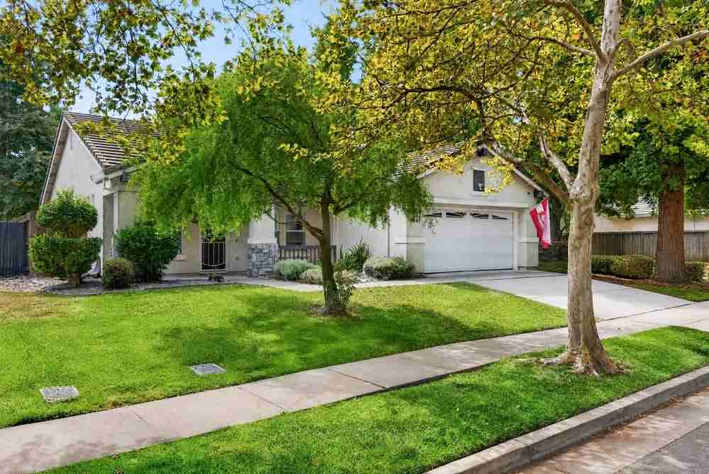 1647 Gateway Dr - Photo 4 of 50
