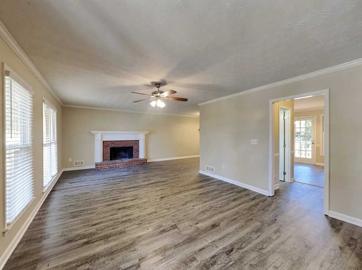 1901 Pond Ridge Ct - Photo 2 of 10