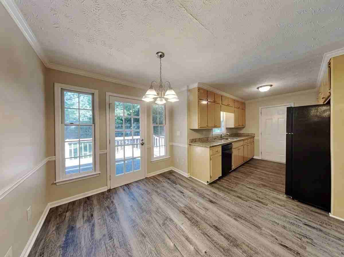 1901 Pond Ridge Ct - Photo 3 of 10