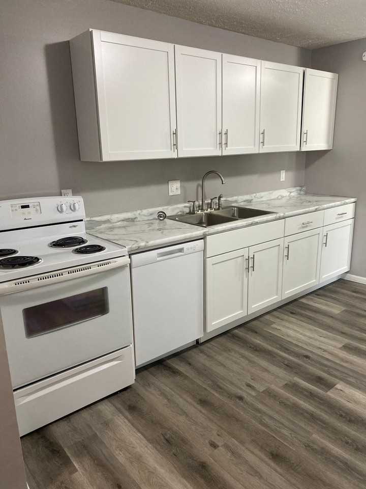 517 S Clark St - Photo 7 of 11