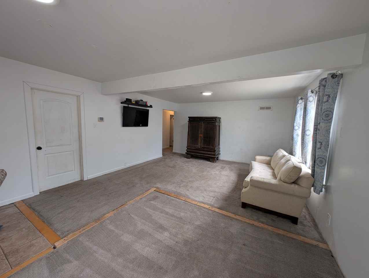 255 Flint St - Photo 3 of 12