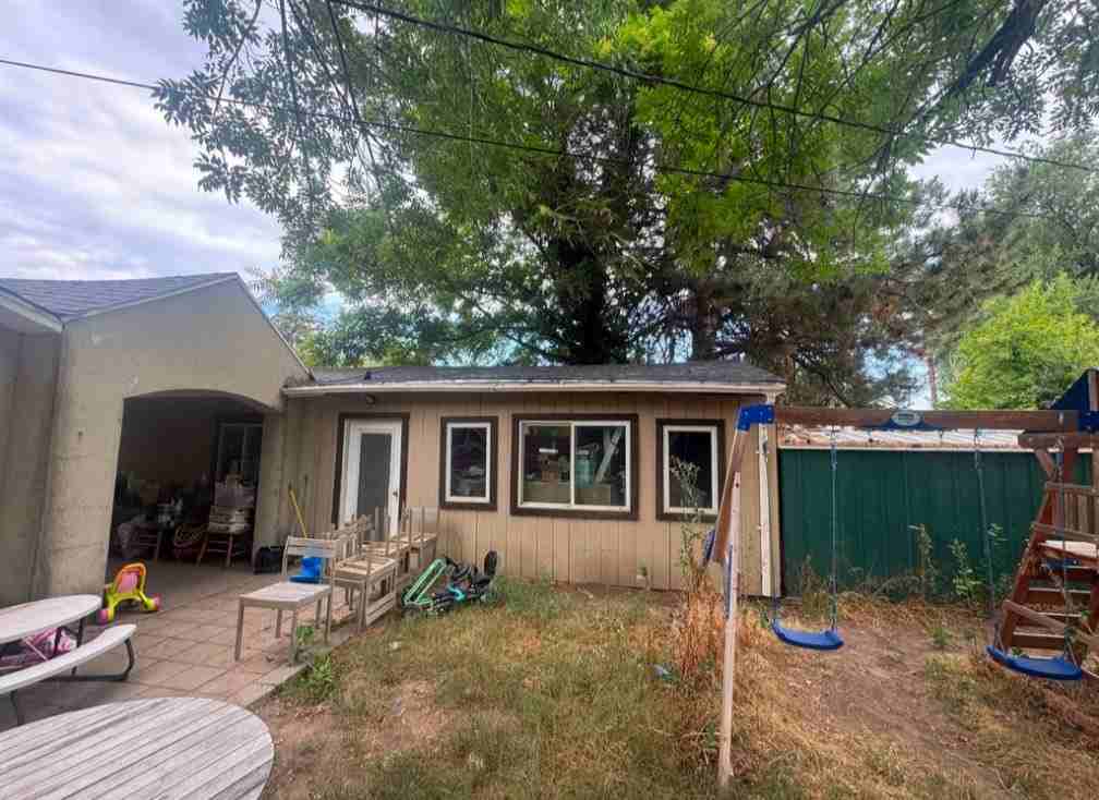 255 Flint St - Photo 5 of 12