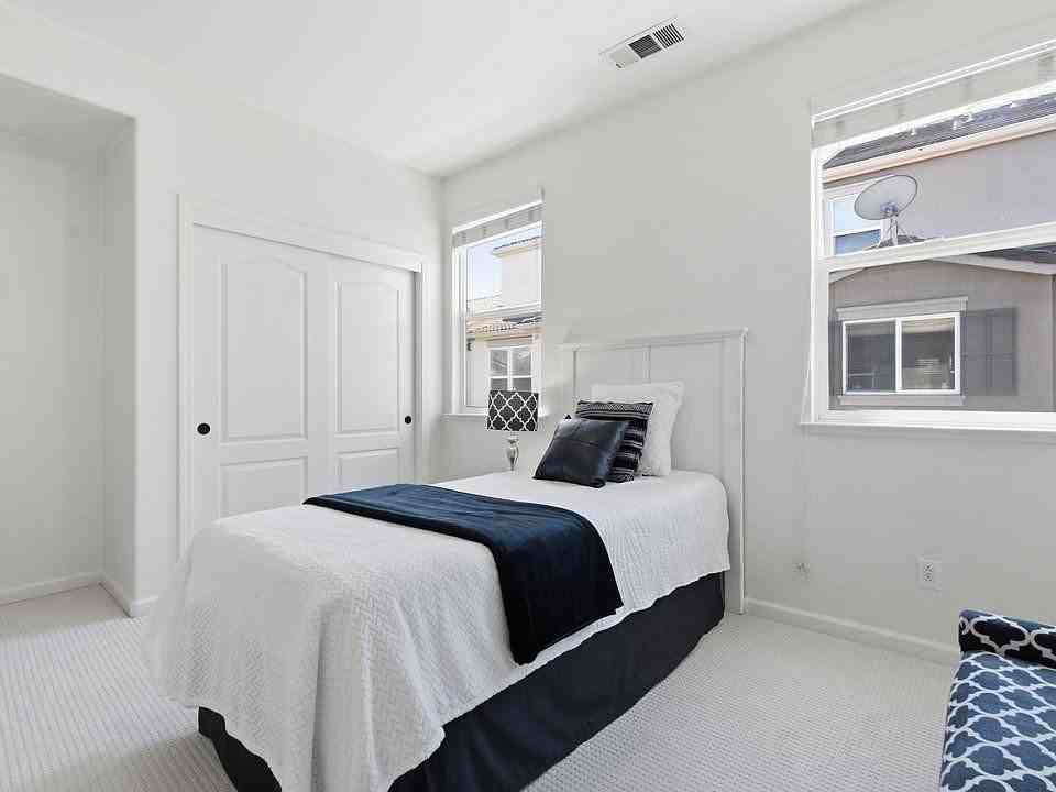 6010 Hillbrook Pl - Photo 6 of 20