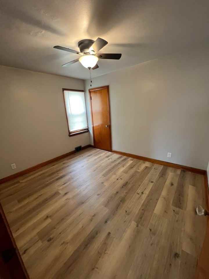 5223 N 58th St - Photo 6 of 7