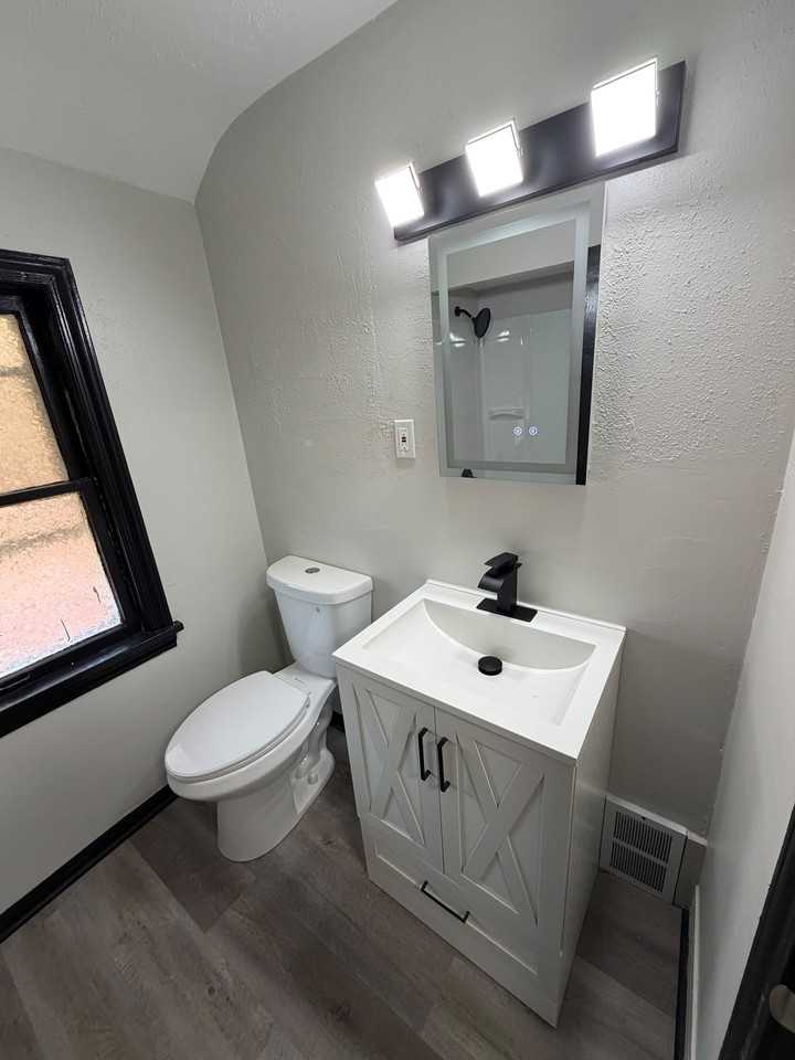 5481 Dalewood Ave - Photo 5 of 10