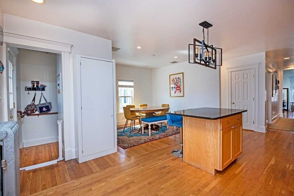 4 Holton St #B - Photo 7 of 20