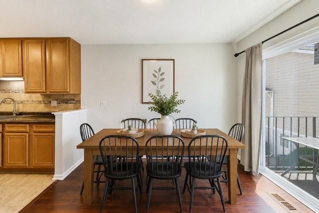 447 N Cambridge Dr - Photo 4 of 13