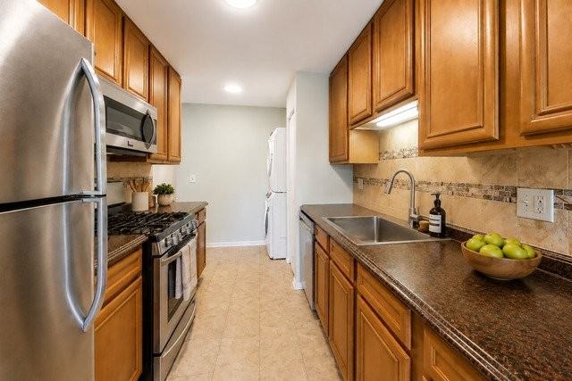 447 N Cambridge Dr - Photo 5 of 13