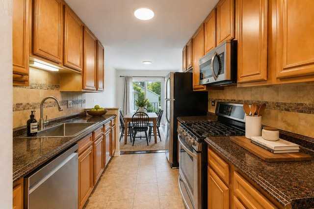 447 N Cambridge Dr - Photo 6 of 13