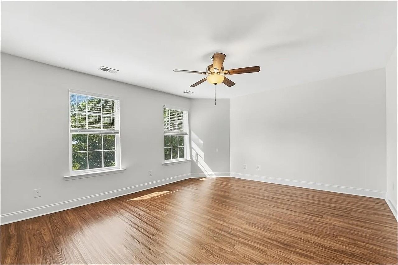 1008 Magnolia Ln - Photo 3 of 11