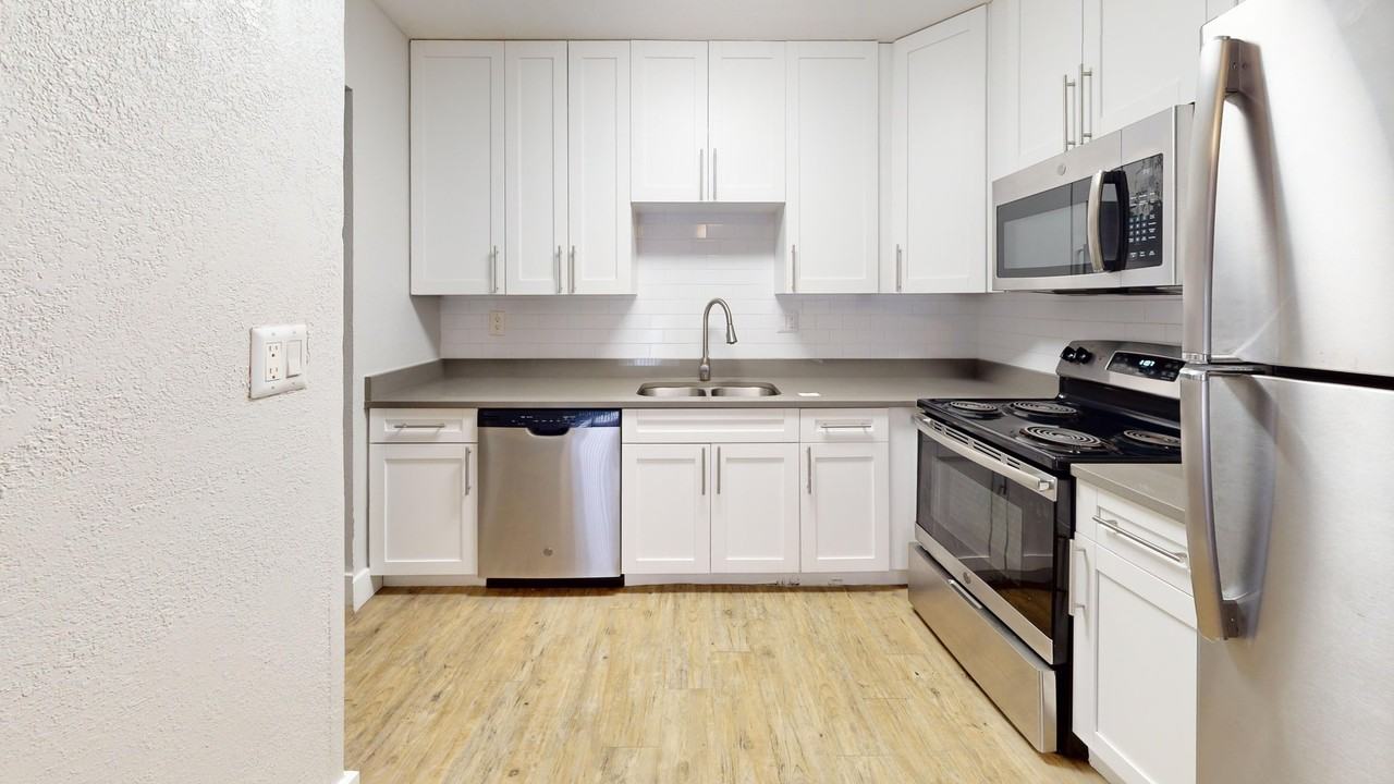 4350 W Kennedy Blvd #4350-17 - Photo 5 of 12
