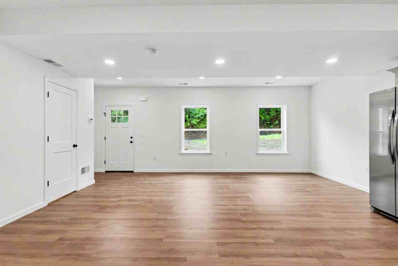 476 Gravel Hill Rd - Photo 4 of 29