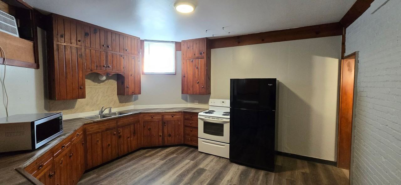 1003 5th St Bsmt #BS - Photo 4 of 19