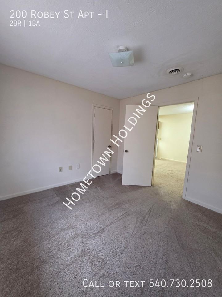 200 Robey St #I - Photo 2 of 12