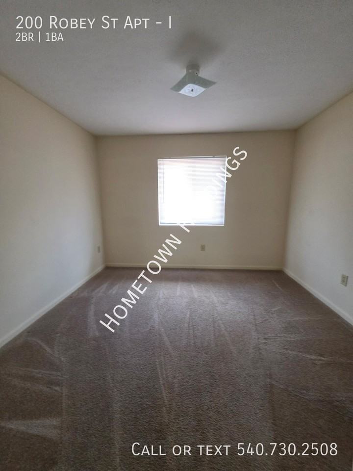 200 Robey St #I - Photo 3 of 12