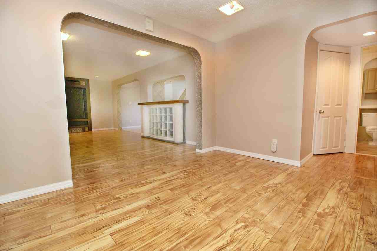 52 Mardale Cres Ne - Photo 4 of 11
