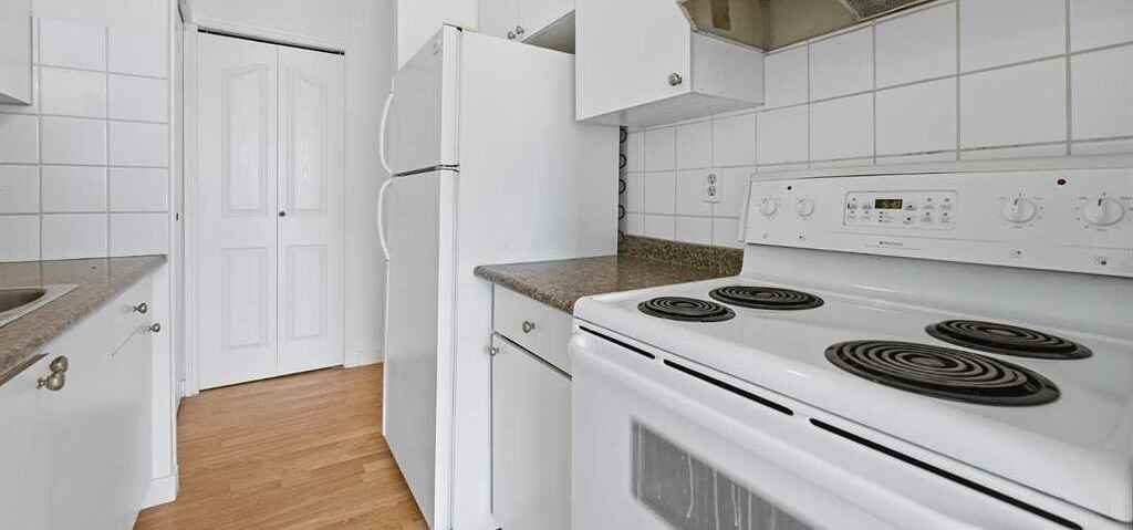 2611 - 2611 15a St Sw - Photo 5 of 10