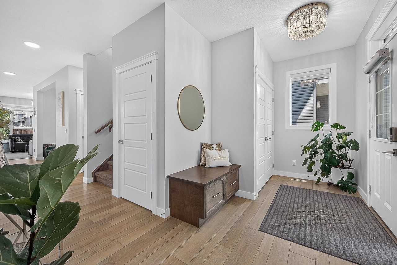 2177 Ravensdun Cres SE - Photo 3 of 50