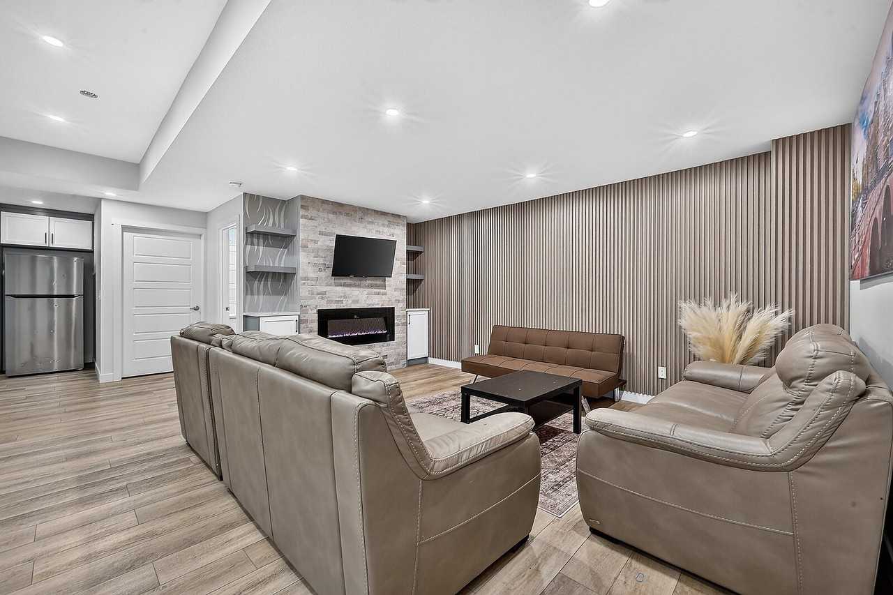 2177 Ravensdun Cres SE - Photo 2 of 14