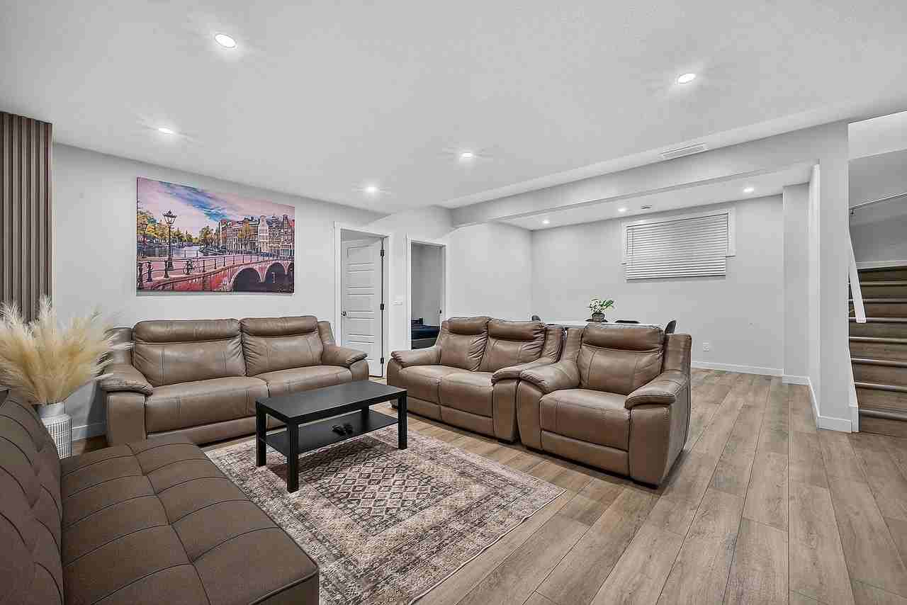 2177 Ravensdun Cres SE - Photo 6 of 14