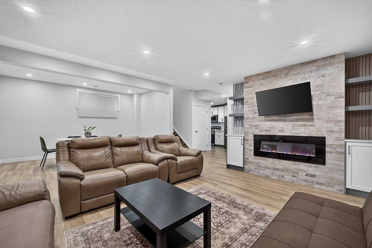 2177 Ravensdun Cres SE - Photo 7 of 14