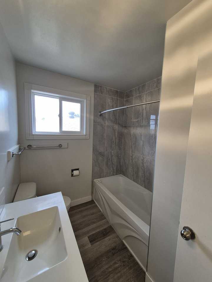 13536 119 St Nw - Photo 5 of 10