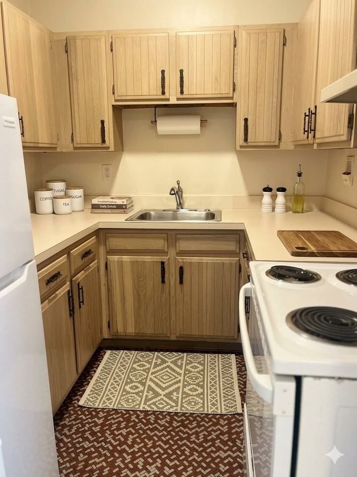 144 Van Zandt Ave #9 - Photo 4 of 13