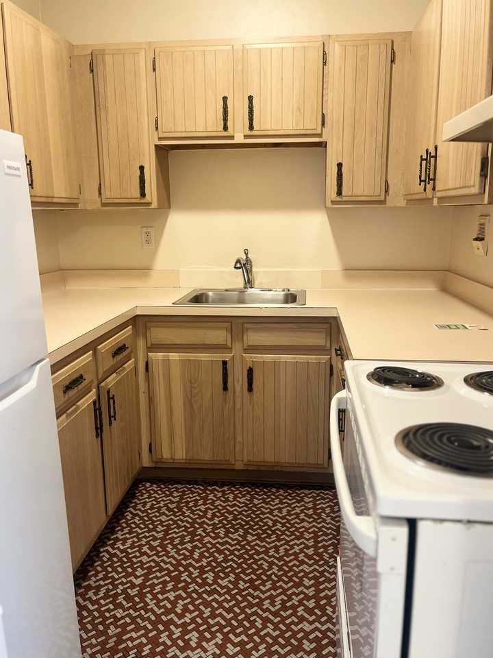 144 Van Zandt Ave #9 - Photo 5 of 13