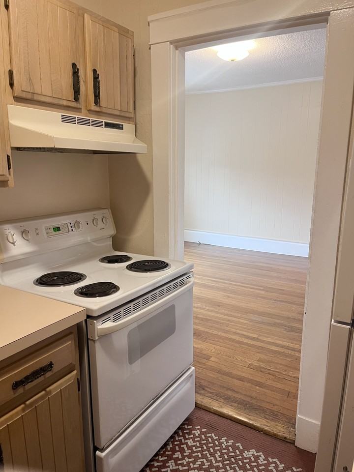 144 Van Zandt Ave #9 - Photo 6 of 13