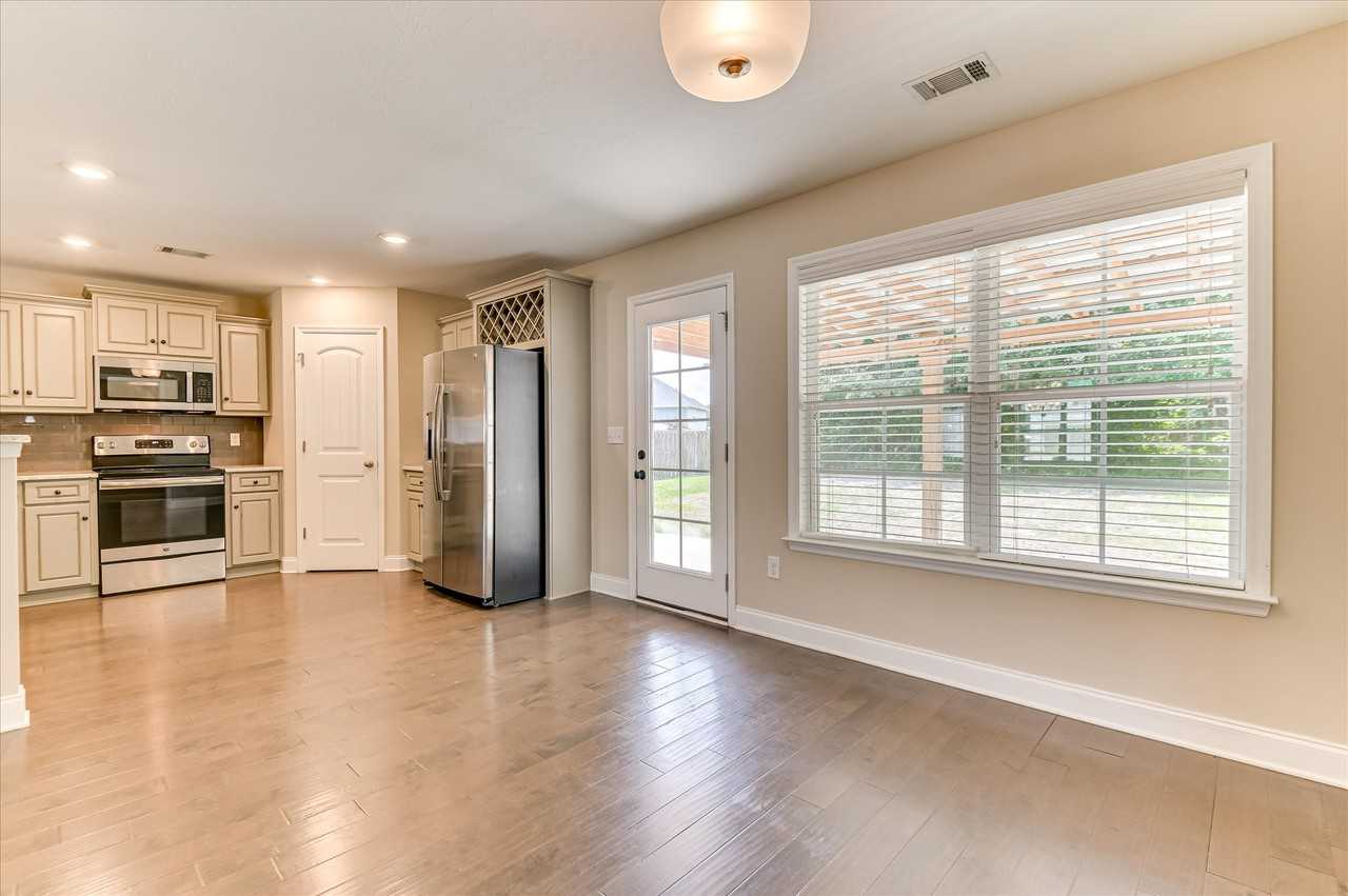 202 Sweetwater Landing Dr #NA - Photo 4 of 17