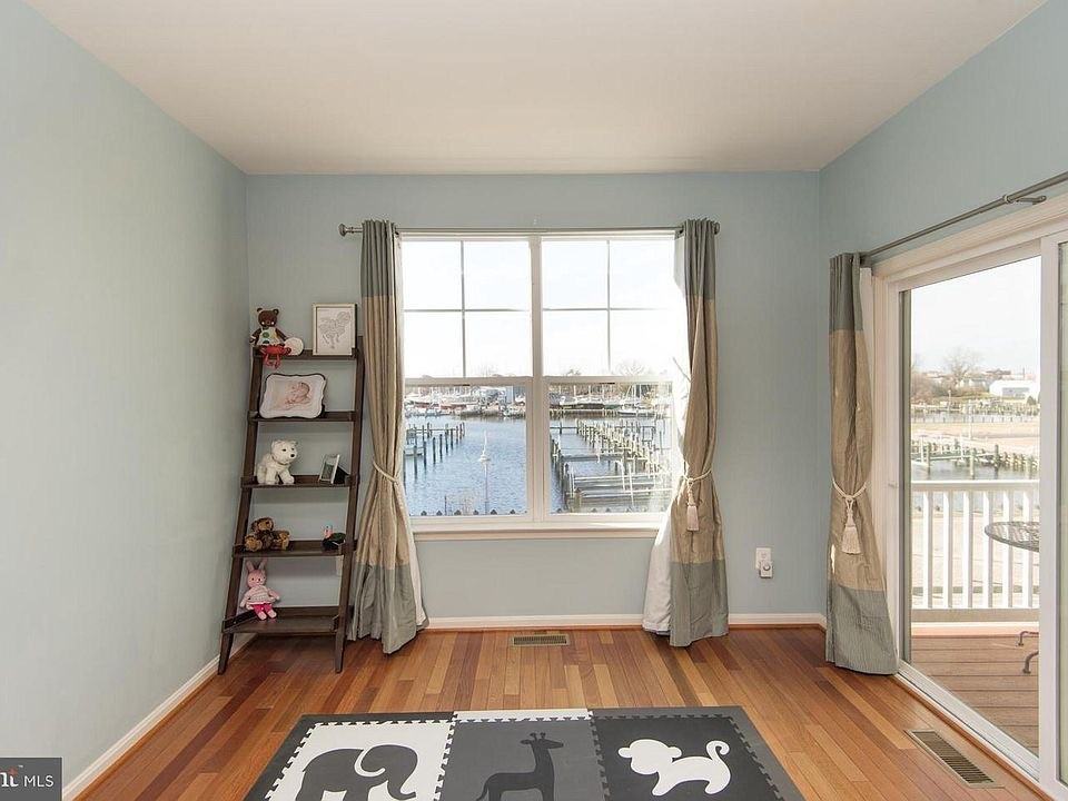 413 Seaway Ct - Photo 2 of 17