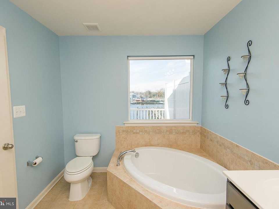 413 Seaway Ct - Photo 3 of 17