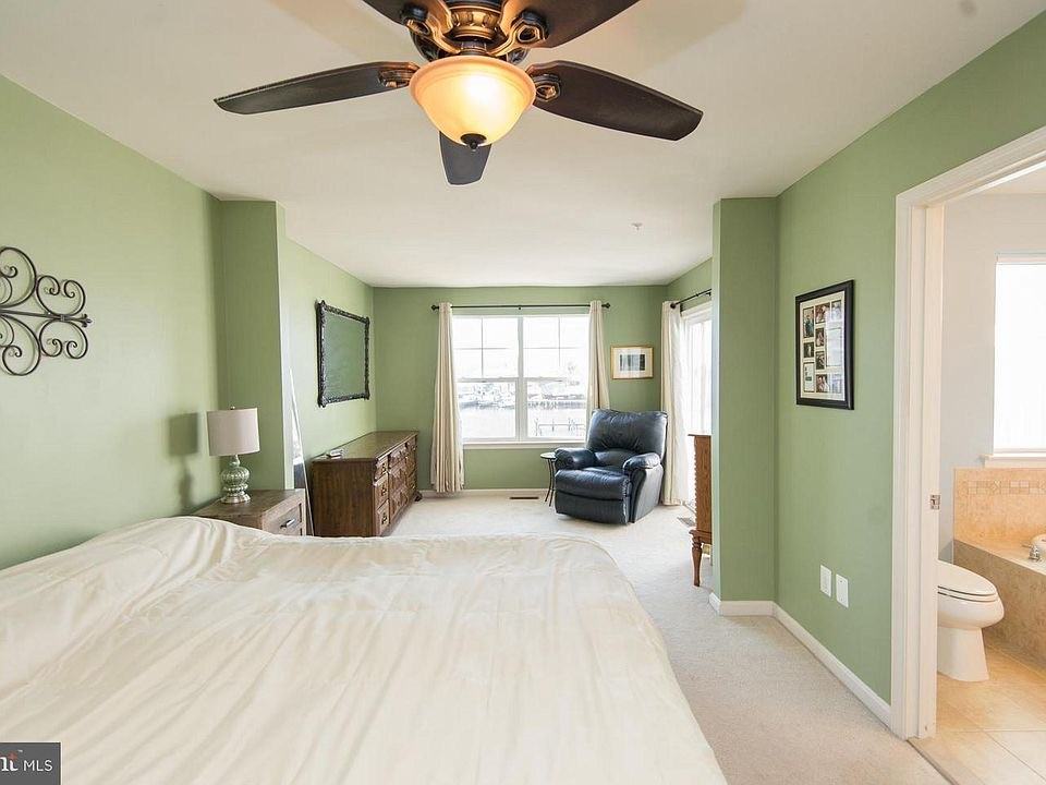 413 Seaway Ct - Photo 4 of 17