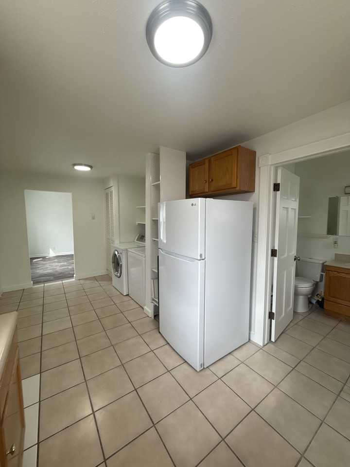 523 8th Ave #2 - Photo 4 of 9