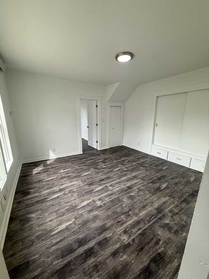 523 8th Ave #2 - Photo 5 of 9