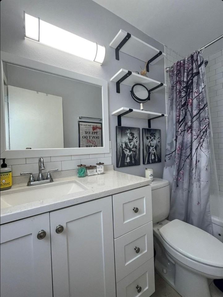 7221 Beechnut St #D - Photo 2 of 8