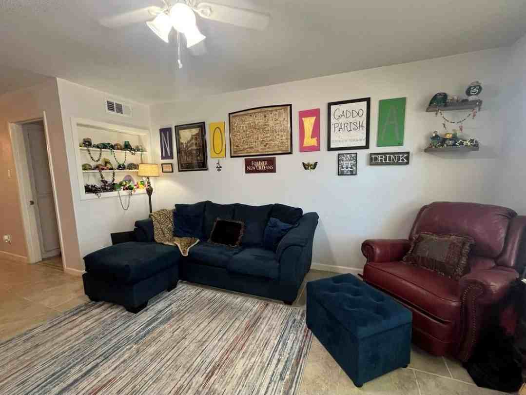 7221 Beechnut St #D - Photo 3 of 8