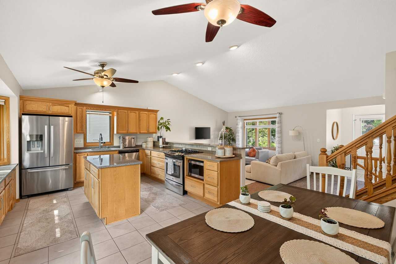 8725 Queens Gdns #NA - Photo 2 of 19