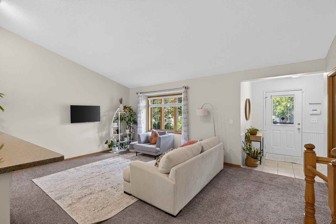 8725 Queens Gdns #NA - Photo 4 of 19