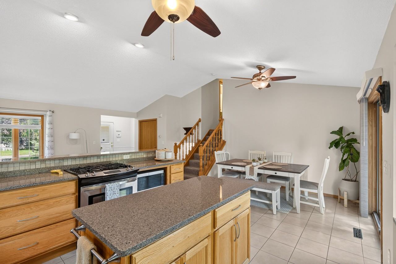 8725 Queens Gdns #NA - Photo 6 of 19