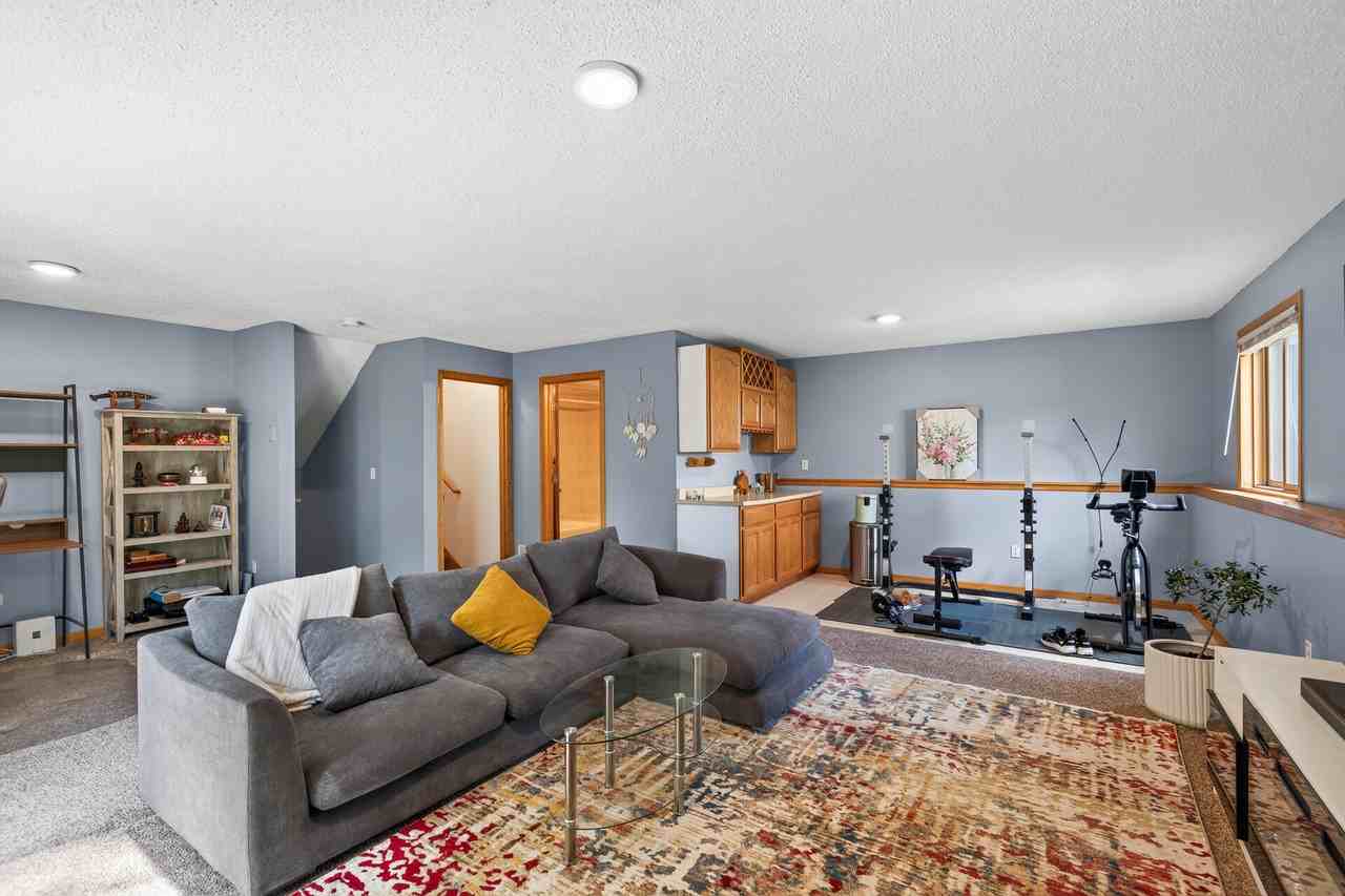 8725 Queens Gdns #NA - Photo 7 of 19