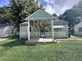 featured image of 907 Giddings St